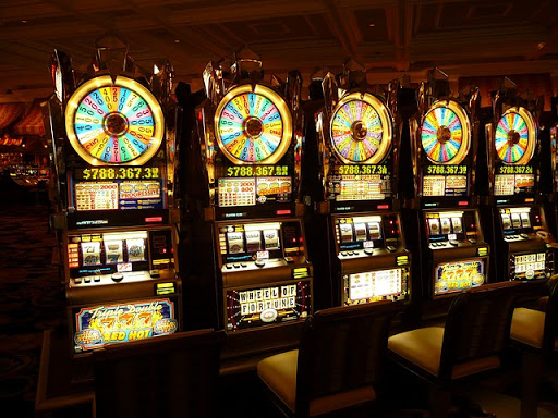 Online Slot Gambling Fans of All Ages